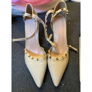 Nude stud detailed pumps in size 9